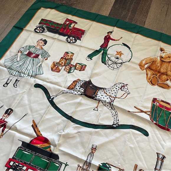 Vintage ECHO Beautiful Silk Scarf - Picture 3 of 9